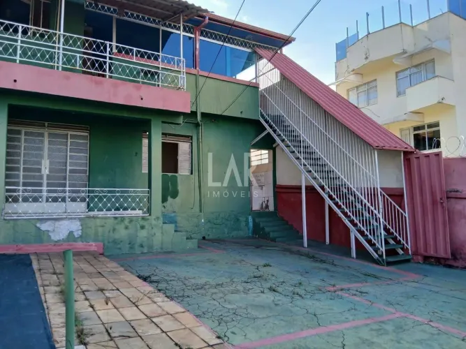 Casa à venda, 4 quartos, 2 suítes, 10 vagas, Sagrada Família - Belo Horizonte/MG