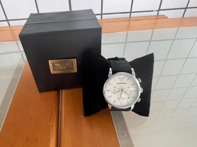 Relogio Emporio Armani Stainless Steel Back cronografo, novo sem uso, importado.