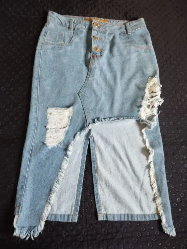 Saia jeans desconectada