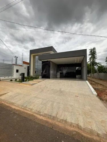 Casa Térrea em Condomínio Vila Segura - Sofisticação, Conforto e Segurança!