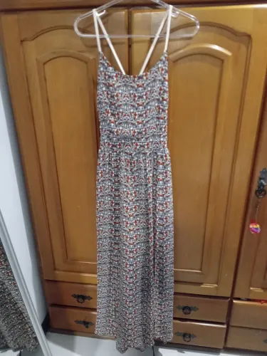 Vestido longo estampado com alças finas