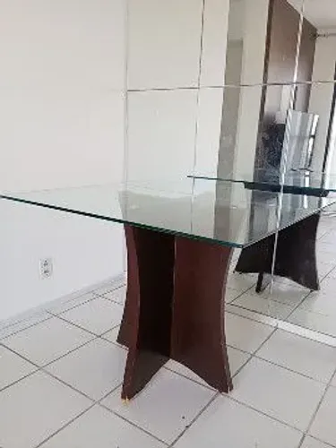 Mesa de jantar com tampo de vidro