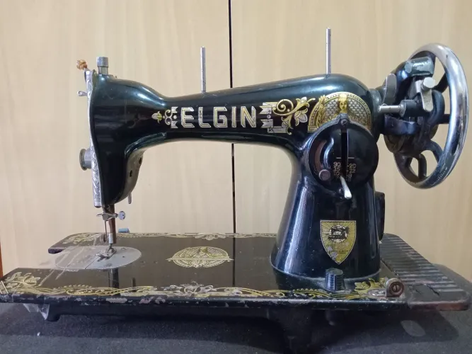 Máquina de Costura Elgin Antiga - Decoração Vintage