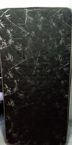 Colchão de solteiro em ótimo estado