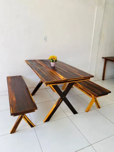 Conjunto Mesa e Bancos de Madeira pau branco 