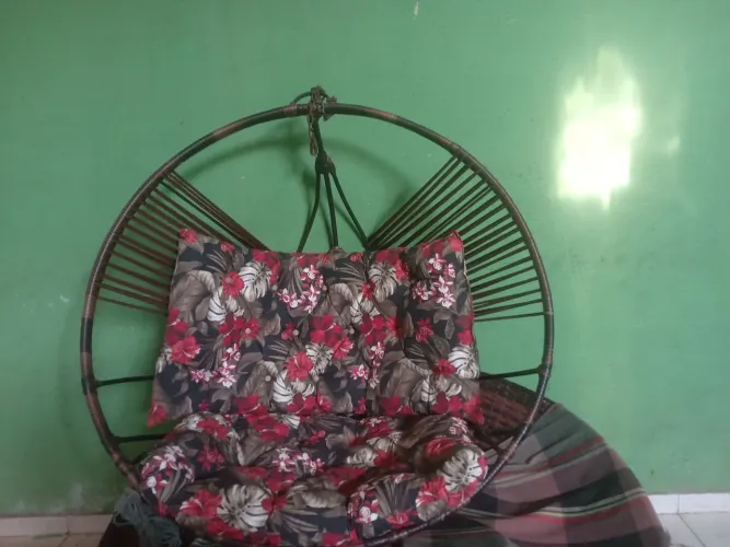 Poltrona de Balanço em Madeira