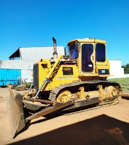 Trator de Esteira Caterpillar D6D ano 1988 com ar condicionado, em SP