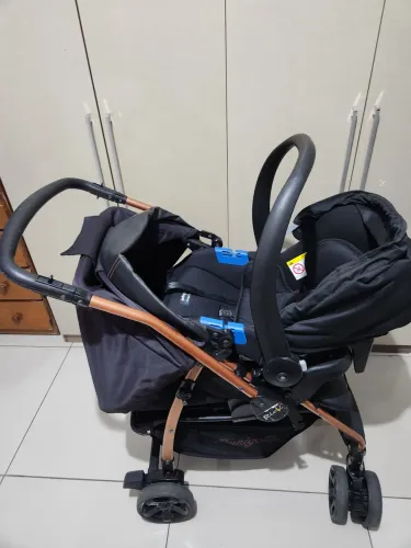 Carrinho e bebe conforto burigotto