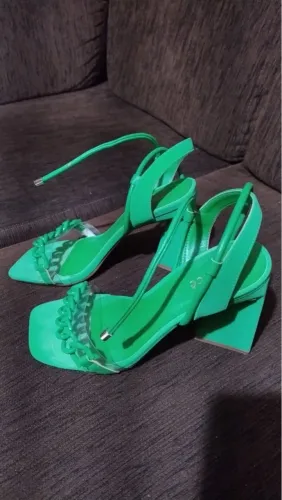 Sandália Verde Elegante marca Bebecê