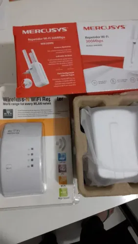 Dois Repetidores de sinal Wi-Fi