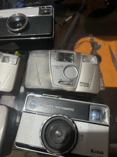 Cinco câmeras fotográficas antigas