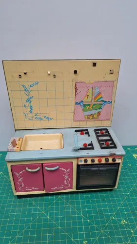 Brinquedo antigo de lata cozinha 
