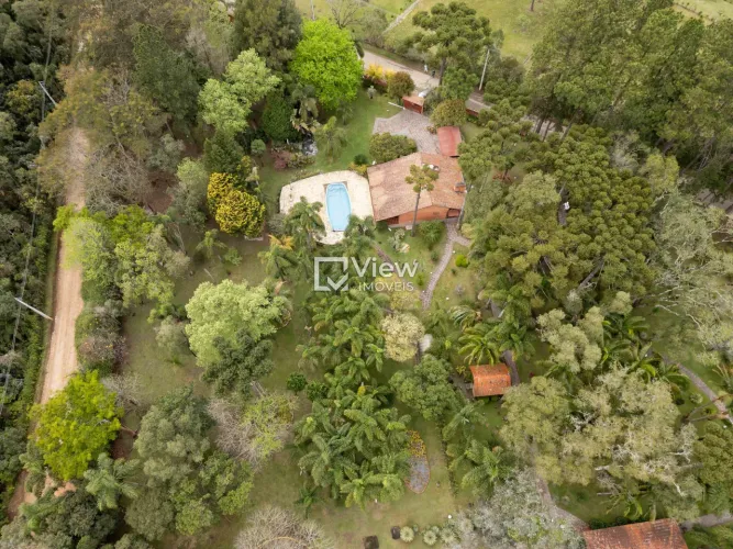 Chácara à Venda em Colombo - Seu Refúgio de Paz e Conforto!