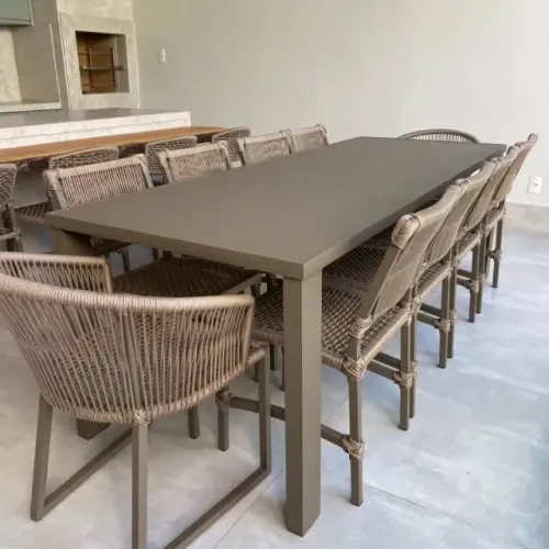 MESA RETANGULAR DE ALUMINIO RIPADO COM 10 CADEIRAS PARA ÁREA EXTERNA