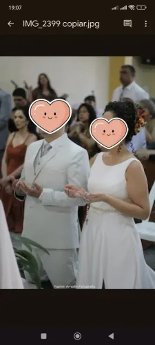 Roupa completa dos noivos, vestido e terno 