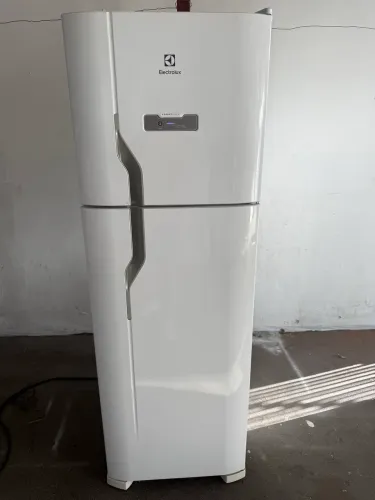 Geladeira Electrolux frost free 371 litros 