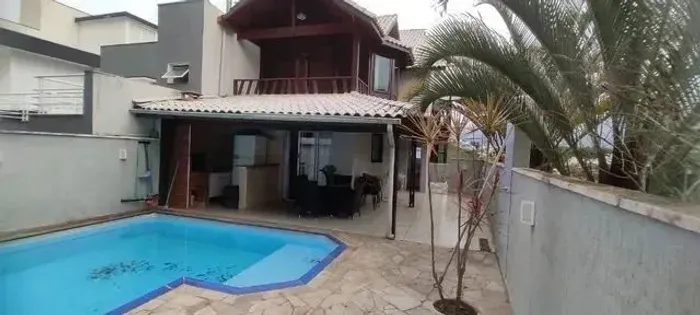 Casa em Condomínio com 4 Quarto(s) e 4 banheiro(s) para Alugar, 270 m² por R$ 5400 / Mês