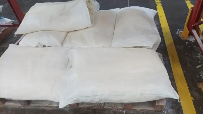 Saco de Ráfia Usado em Ótimo Estado - Pronto para Reutilização!