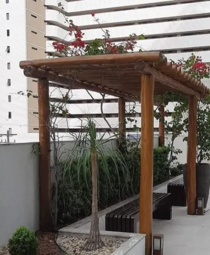 Cobertura em policarbonato em Pergolado eucalipto