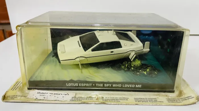 Miniatura Metal Lotus Esprit The Spy Who Loved Me 1/43