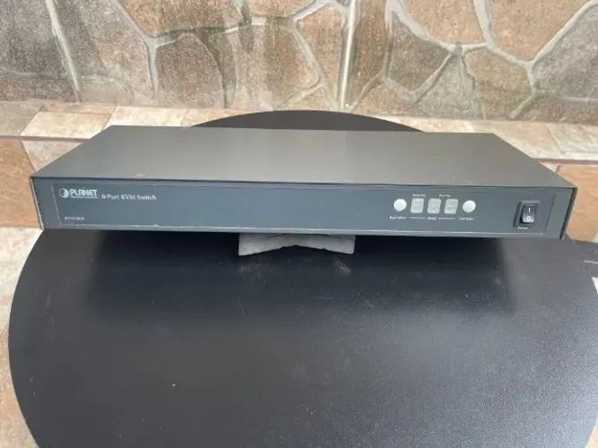 Switch KVM Planet para 8 PCs padrão PS2 No Estado Só R$ 99,99!