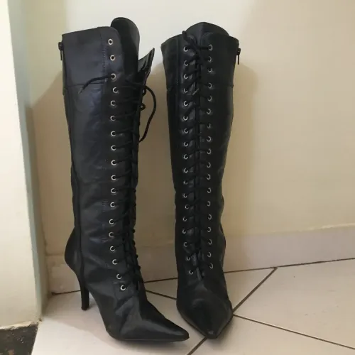 Bota cano alto ?COURO LEGÍTIMO ? N° 37 salto fino