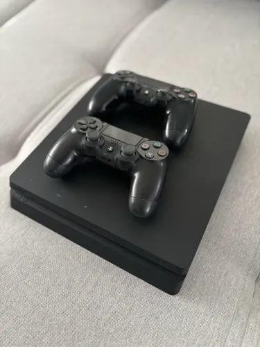 Ps4 Slim 500gb 2 controles