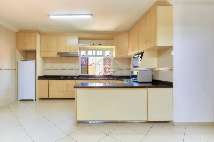 Triplex à Venda no Jardim Cruzeiro  São José dos Pinhais | 400 m² | 4 Quartos (1 Suíte) | 