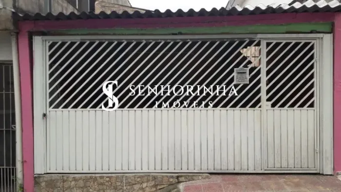 Casa à venda na Vila Antonieta, São Paulo, com 1 dormitório, 1 sala, 2 banheiros e 1 vaga