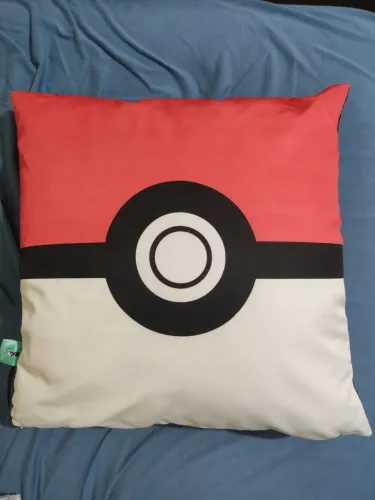 Almofada quadrada de pokebola