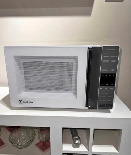 Micro-ondas Electrolux 23L Branco Efficient ME23B