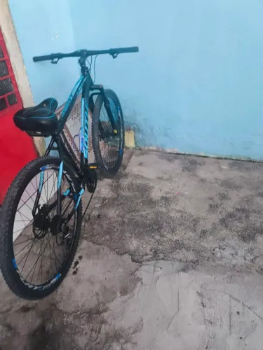 Bicicleta semi nova poucas marcas de uso