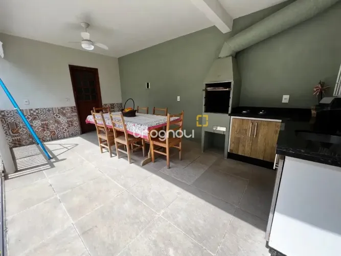 Casa financiável a venda na Vargem do Bom Jesus, Florianópolis, com 3 dormitórios.
