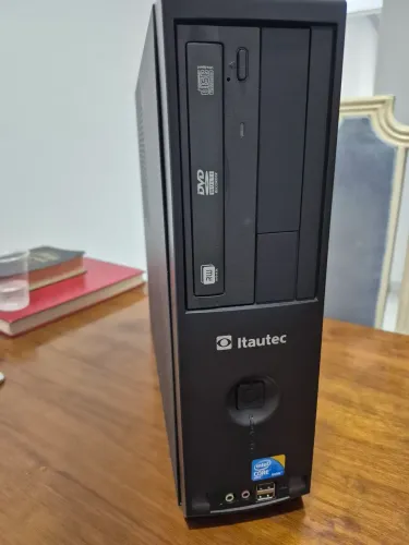 Gabinete slim Itautec com fonte.