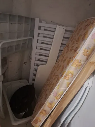 Banheira con suporte e berço que virá cama acompanha colchão 