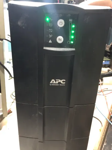 Nobreak APC no bivolt ( saída 110)
