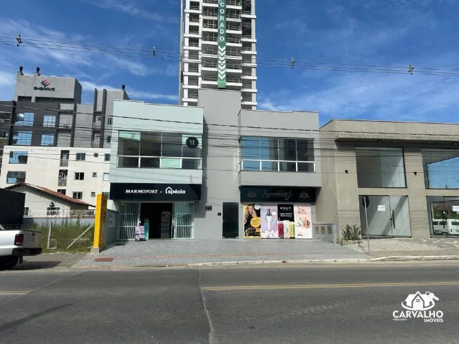 Sala comercial de 85m² para locação no coração do Itacolomi em Balneário Piçarras