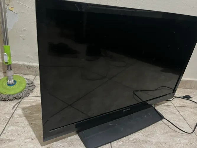 Tv 32 polegadas. Tudo Funcionando porém desliga sozinha