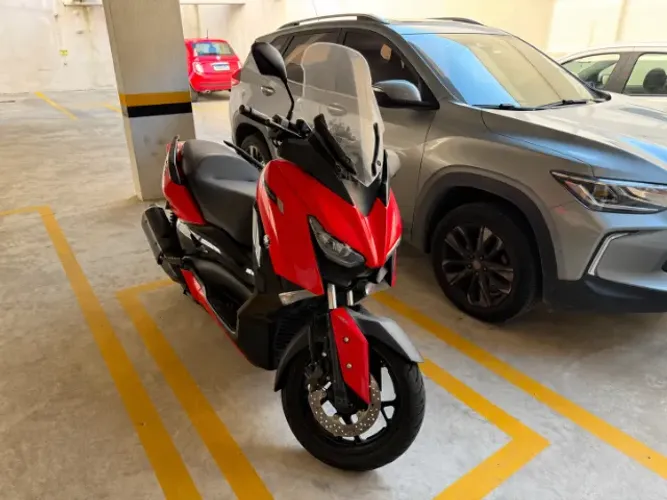 Yamaha XMax 250 ABS 2024 Vermelha Revisões na CCS Apenas 3 mil KM Manual e Chave Cópia