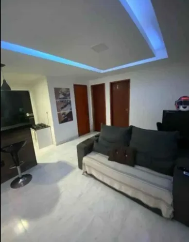Casa com 2 Quartos e Ótimo Espaço Interno