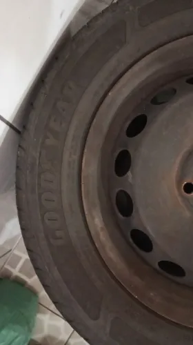 Jogo de rodas de ferro 175/65R14 Goodyear
