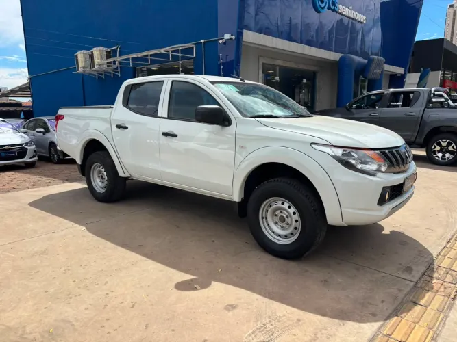 Mitsubishi L200 Triton Sport GL 2.4 Diesel 2024