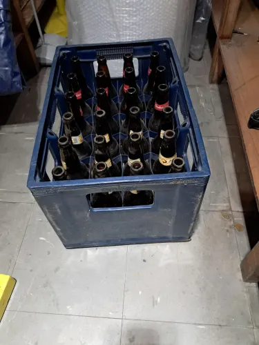 Engradado de cerveja com casco