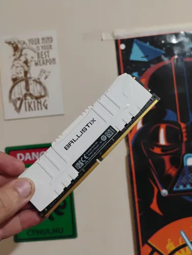 Memória RAM 16GB DDR4