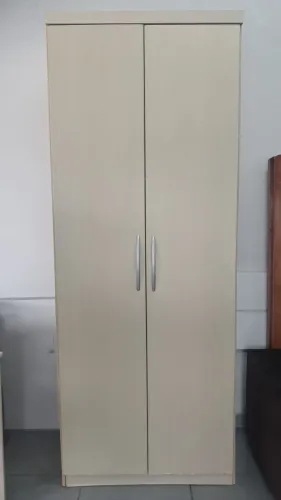 Guarda roupa pequeno