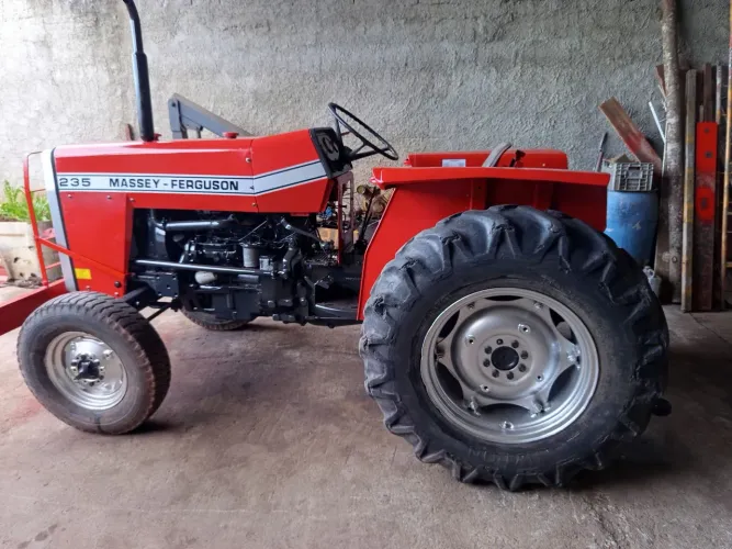 Trator massey 235