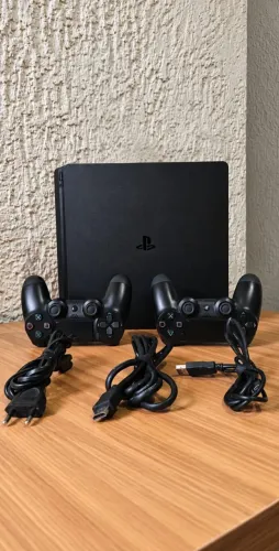 PS4 Slim 1TB + 2 Controles Completo