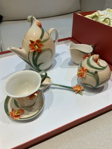 Conjunto de chá em porcelana belga novo
