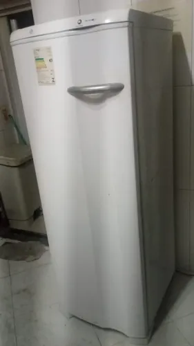 Freezer vertical FE22 Eletrolux