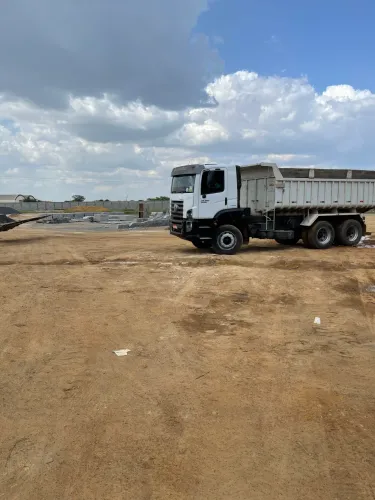 Caçamba traçada VW 26.260 CNM 6x4 2011/2012 - Pronto para Trabalhar
